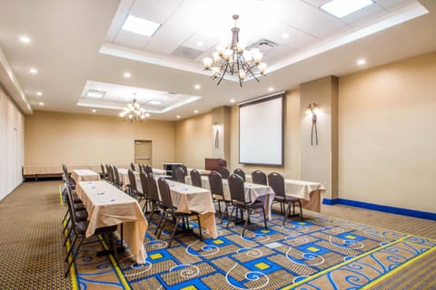 Holiday Inn Express & Suites - Albany Airport - Wolf Road, an IHG Hotel Hotel in Colonie