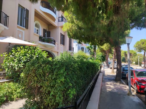 Property building, Neighbourhood, Street view, Parking