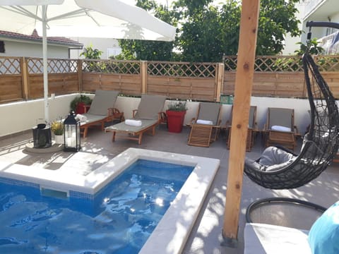 Patio, Day, Hot Tub, View (from property/room), Balcony/Terrace, Seating area, Pool view, Swimming pool, sunbed