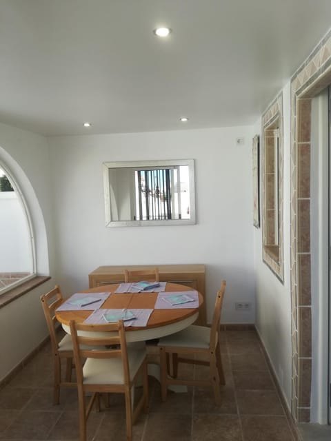2 bedroom newly renovated bungalow close to bars & restaurants House in Los Alcázares