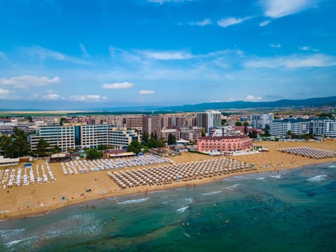 Property building, Day, Natural landscape, Bird's eye view, Beach, Sea view, sunbed