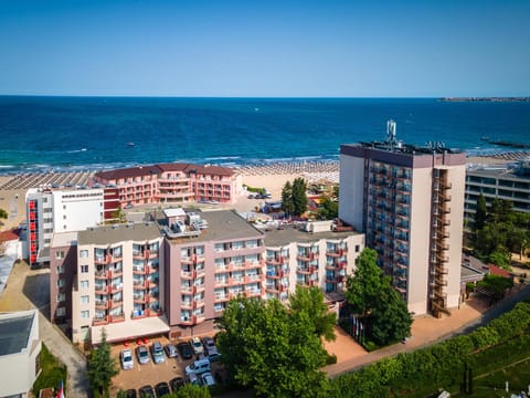 Property building, Day, Natural landscape, Bird's eye view, Beach, Sea view