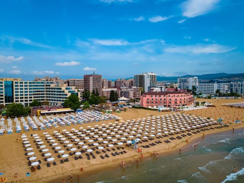 Nearby landmark, Day, Beach, Sea view, sunbed