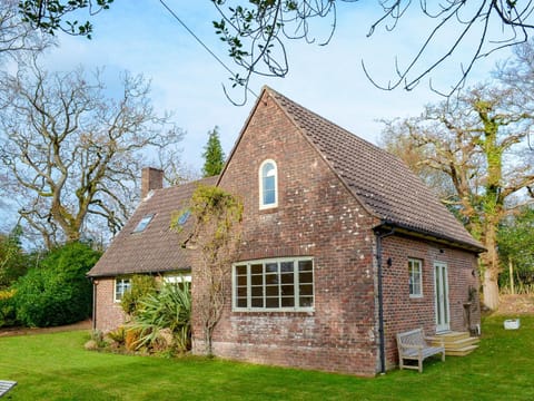 Brookside Cottage Maison in Burley