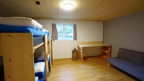 Bedroom, bunk bed