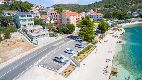 Neighbourhood, Bird's eye view