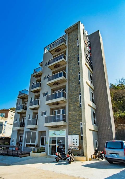 Property building, Facade/entrance, Neighbourhood