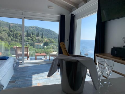 Sea view, Alcoholic drinks