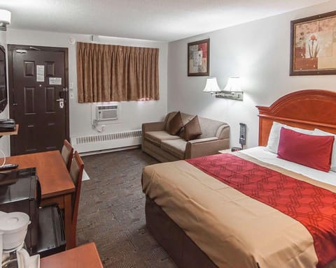Econo Lodge Inn & Suites Drumheller Motel in Drumheller