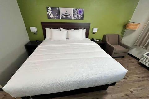 Sleep Inn & Suites Hotel in Salina