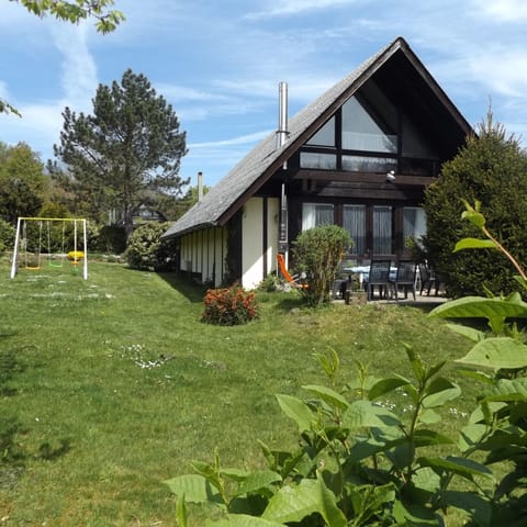 Property building, Balcony/Terrace, Garden view, group of guests