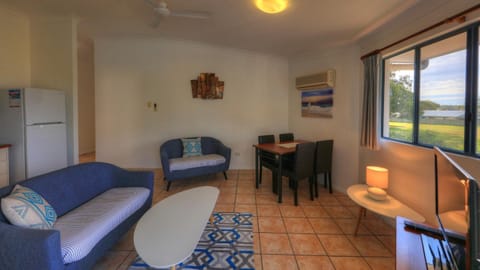 Dolphin Waters Apartment hotel in Tin Can Bay