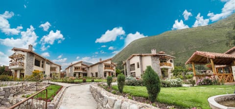 Property building, Facade/entrance, Bird's eye view, Inner courtyard view