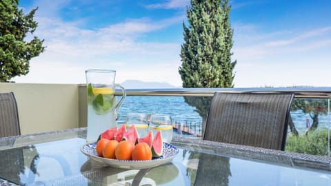 View (from property/room), Balcony/Terrace, Food, Sea view