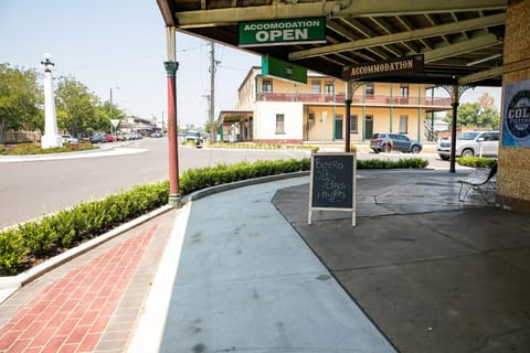 Facade/entrance