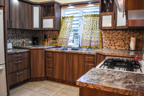 Kitchen or kitchenette, minibar, pet friendly, stove