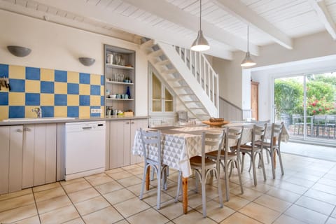 Dining area, Communal kitchen