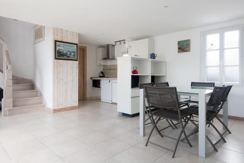 Dining area, Communal kitchen