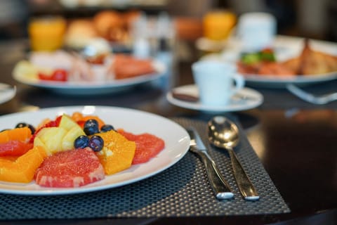 Restaurant/places to eat, Breakfast, Continental breakfast