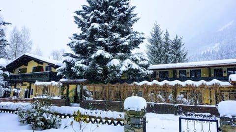 Property building, Facade/entrance, Winter