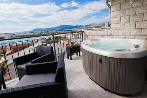 Hot Tub, Balcony/Terrace, City view, Mountain view, Sea view