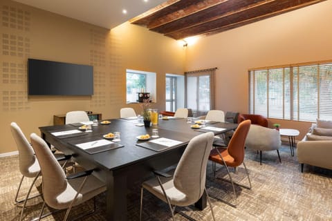 Meeting/conference room