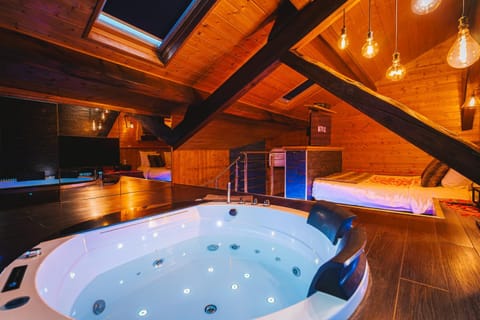 Hot Tub, Bedroom