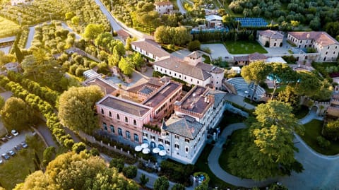 Facade/entrance, Bird's eye view, Landmark view