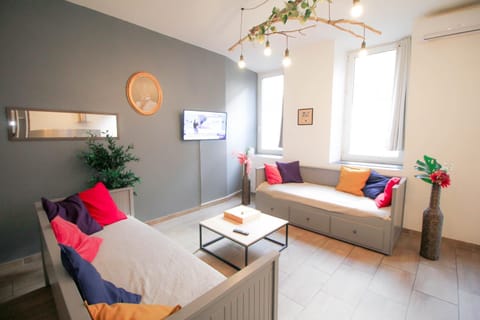 Calme en centre ville Appartement , spacieux et rénové à 50m de la Place Carnot Condo in Carcassonne