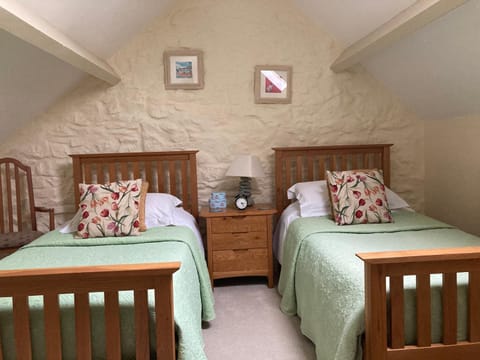 Courtyard Apartment House in Shepton Mallet