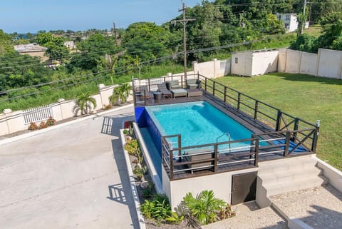 Luxury 2BR Home facing Beach w/Pool Montego Bay #3 Casa in St. James Parish