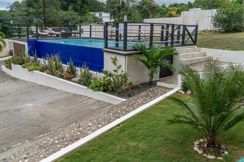Family Complex beside Beach w/Pool Montego Bay #1 Haus in St. James Parish