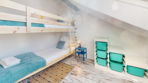 Bed, Photo of the whole room, Bedroom, bunk bed