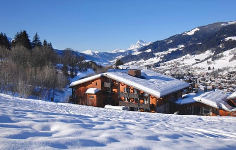 Property building, Facade/entrance, Natural landscape, Winter, Mountain view