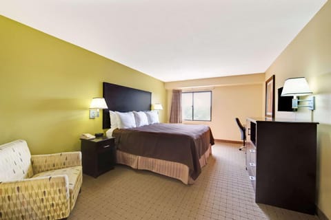 Days Inn & Suites by Wyndham DeSoto Hotel in DeSoto