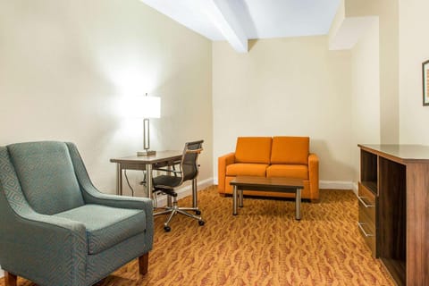Quality Inn and Suites Newport - Middletown Hotel in Middletown