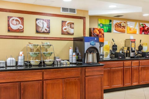 Quality Inn and Suites Newport - Middletown Hôtel in Middletown