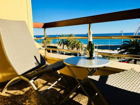 Balcony/Terrace, Sea view, Alcoholic drinks