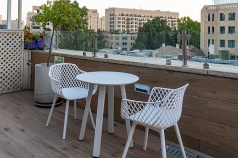 Balcony/Terrace, City view, Street view