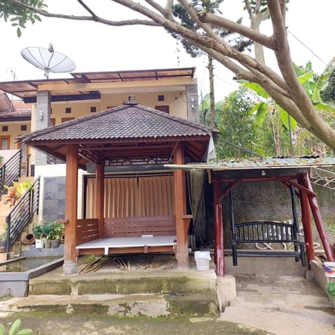 Villa Beverly Chalet in Parongpong