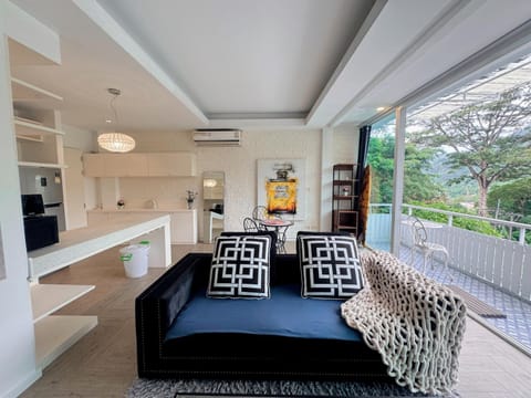 Balcony/Terrace, Kitchen or kitchenette, Living room, Dining area