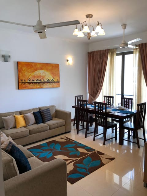 Hedges Court Residencies Town Hall- 2 Bed Room Apartment Condominio in Colombo