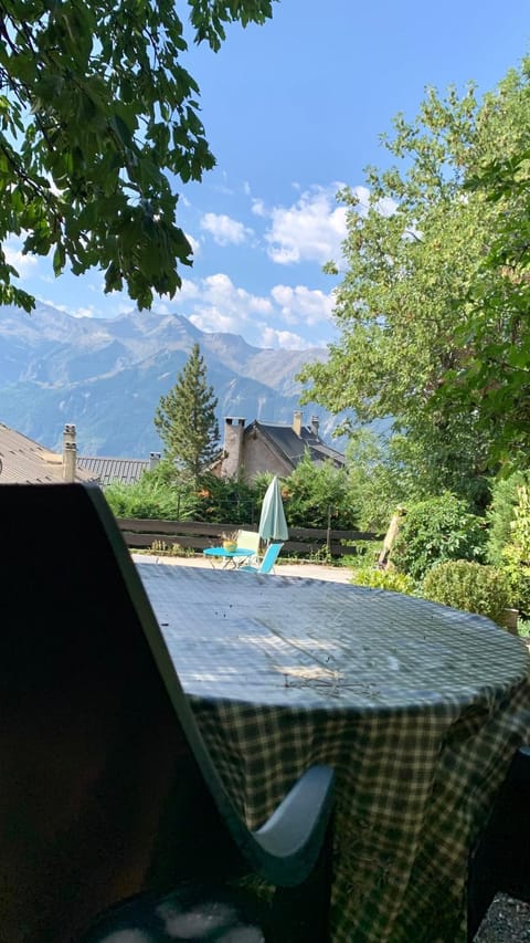 Day, Natural landscape, Dining area, Mountain view