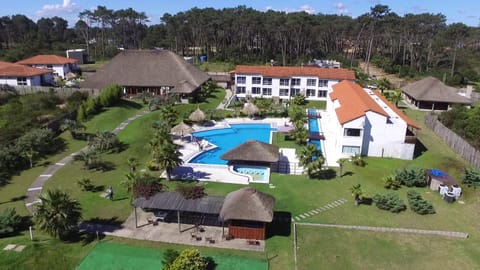 Property building, Natural landscape, Bird's eye view, Garden, Pool view, Swimming pool