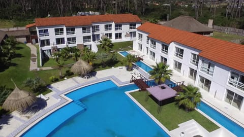 Property building, Day, Bird's eye view, Garden, Garden view, Pool view, Swimming pool