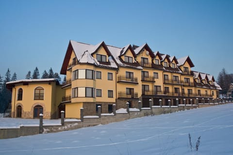 Facade/entrance, Winter