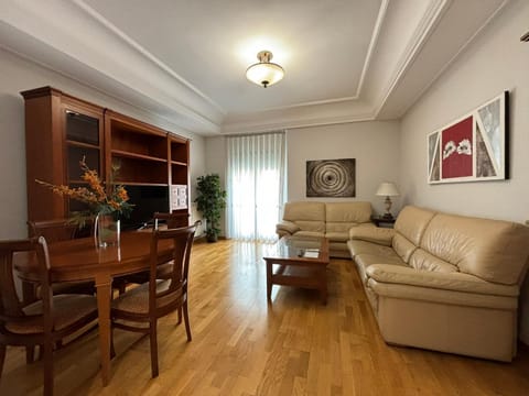 Living room, Street view