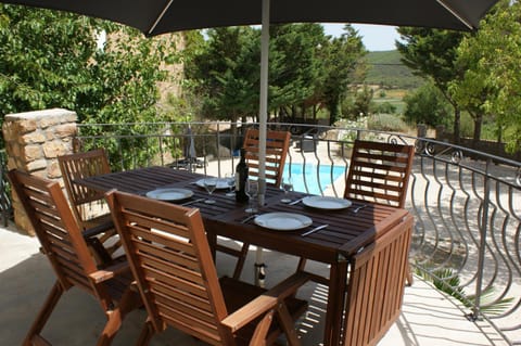 Patio, BBQ facilities, Garden, Coffee/tea facilities, Balcony/Terrace, Seating area, Dining area, Mountain view, Swimming pool, Swimming pool