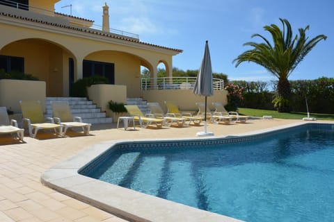 Villa Paraiso - 4 Bedrooms and pool Chalet in Guia