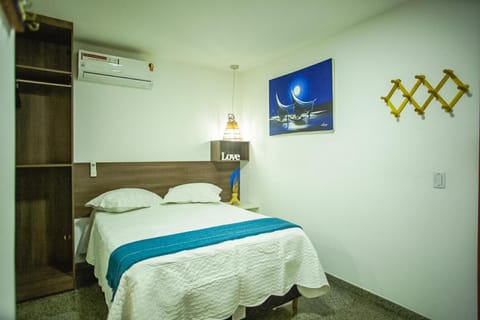 SEGUNDA CASA - Seu cantinho em Guarapari, 1 minuto a pé da Praia do Morro! Suítes confortáveis e modernas - Para casal ou para grupos de até 5 pessoas Bed and Breakfast in Guarapari